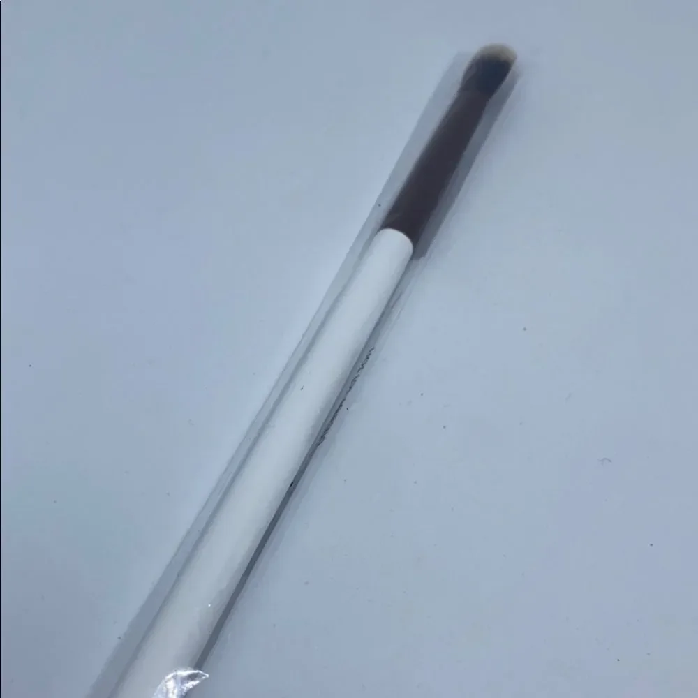 NWT FIRMA BEAUTY 201 Flat Oval Blending Brush